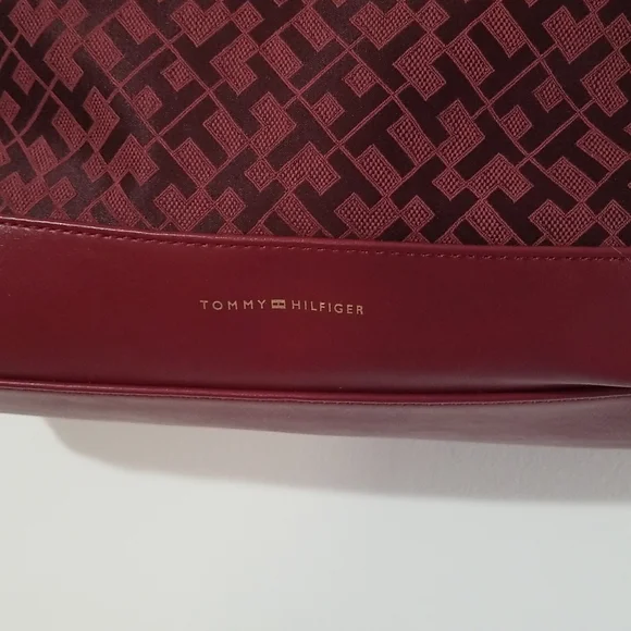 Tommy Hilfiger Tote - Picture 3 of 9